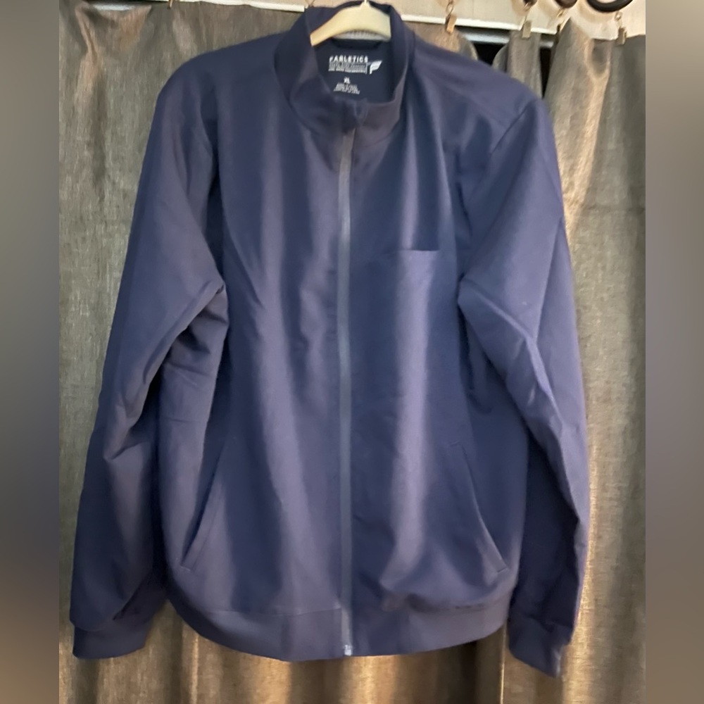 Fabletics women’s daily 3-pocket scrub jacket